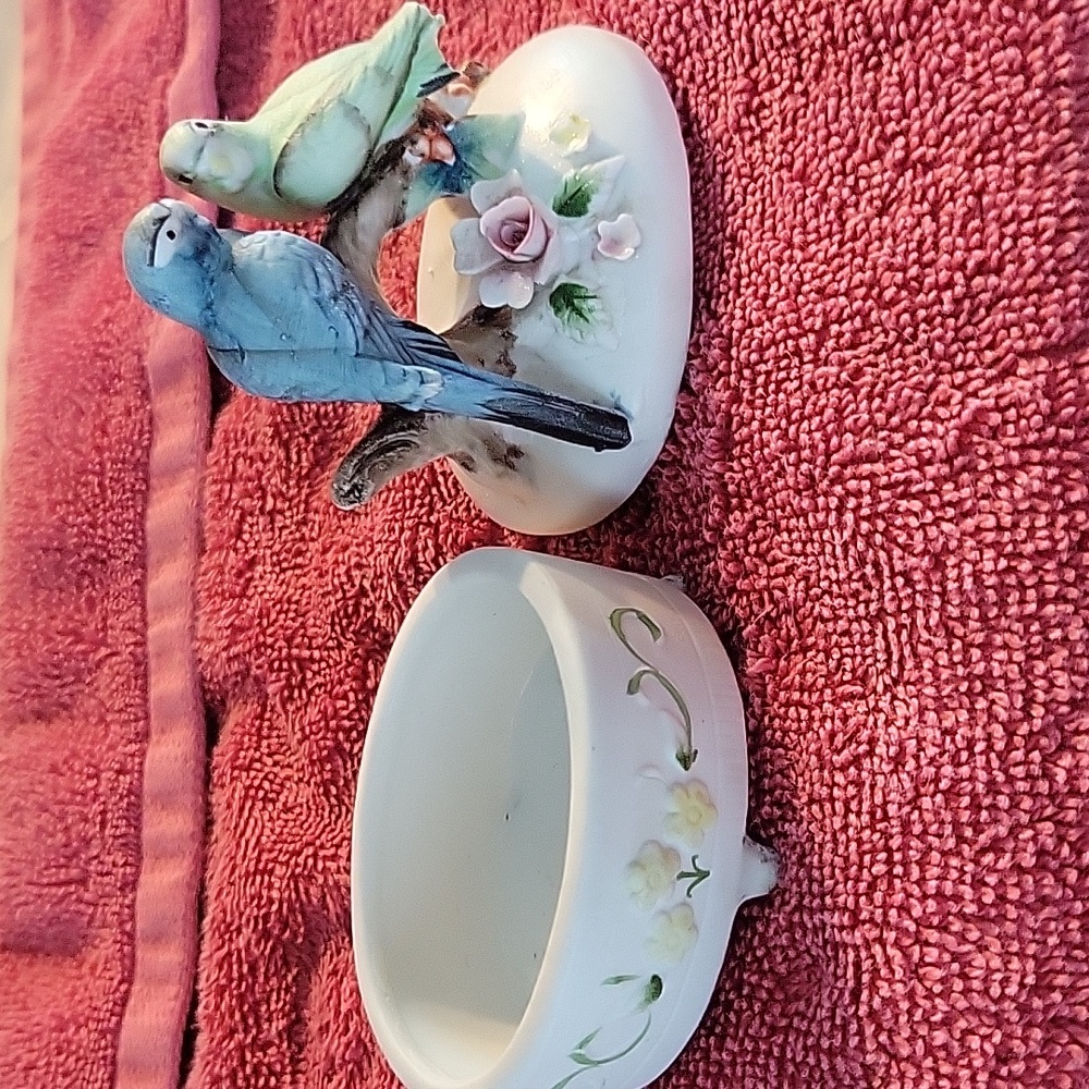 LEFTON Trinket Box With Parrots On Top. Vintage - Picture 5 of 6